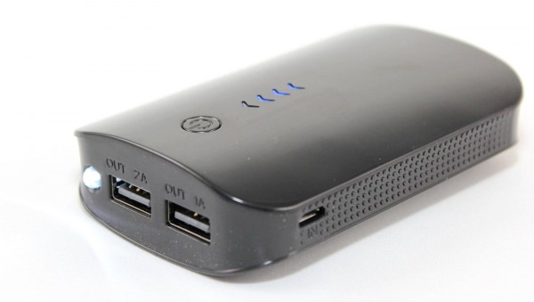 Externer Akku Powerbank 6000mAh mit 2 USB Ausgängen 1x 2A und 1x 1A für Android / iPhone Smartphone und Tablet und mit Ladestandsanzeige und LED-Taschenlampe Schwarz